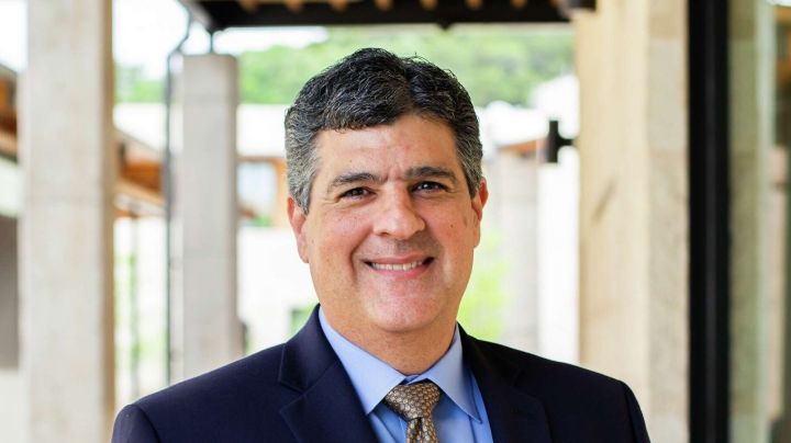 Habrá sesión especial para ver si Gerardo Cruz se queda como Superintendente del UISD en Laredo