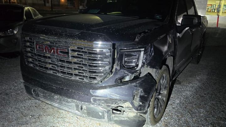 Jovencito de 18 años impacta con su lujosa camioneta a vehículo en la César López de Lara