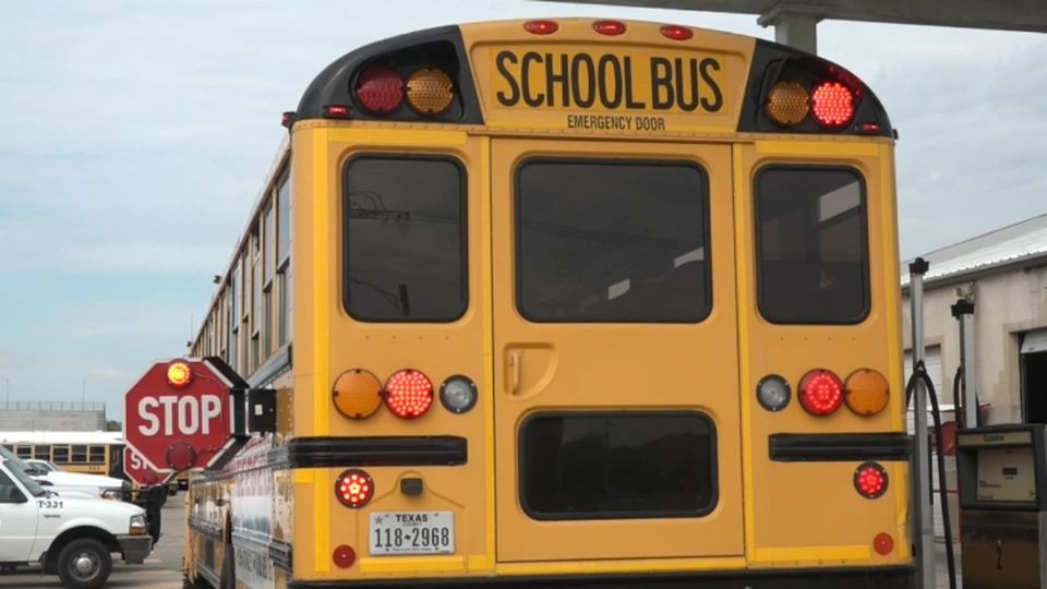 Cerca de 70 mil estudiantes están volviendo a clases en Laredo.