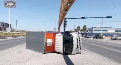 Vuelca camioncito de Chedraui en la Carretera Aeropuerto