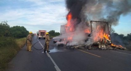 Tráiler se incendia en libramiento de San Fernando; quedó completamente calcinado