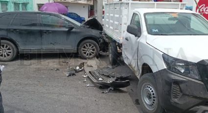 Aparatoso accidente en Avenida Reynosa deja camionetas destrozadas