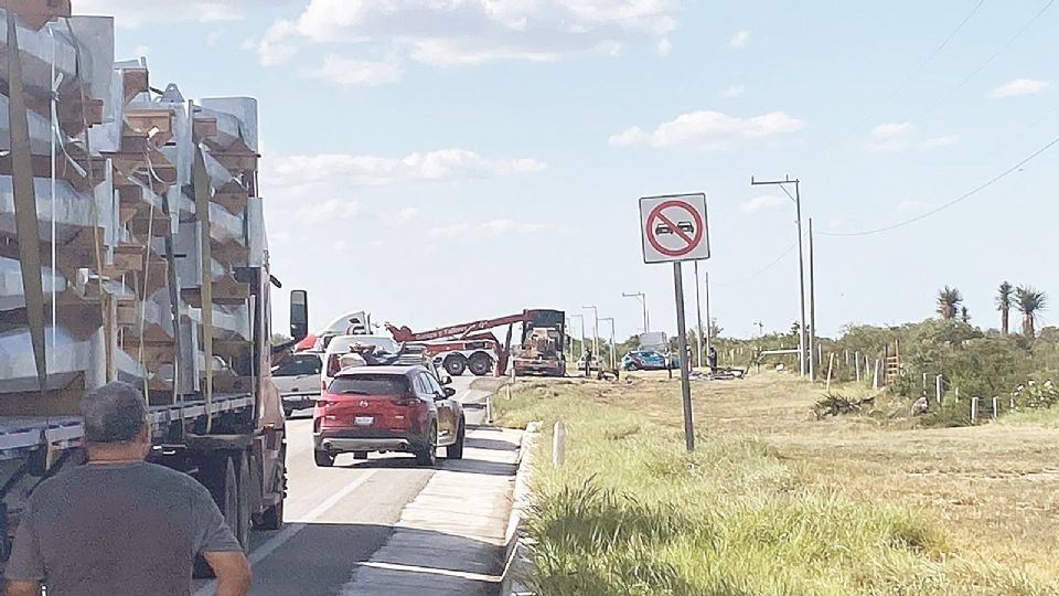 Las lentas obras en la carretera también causan embotellamientos.