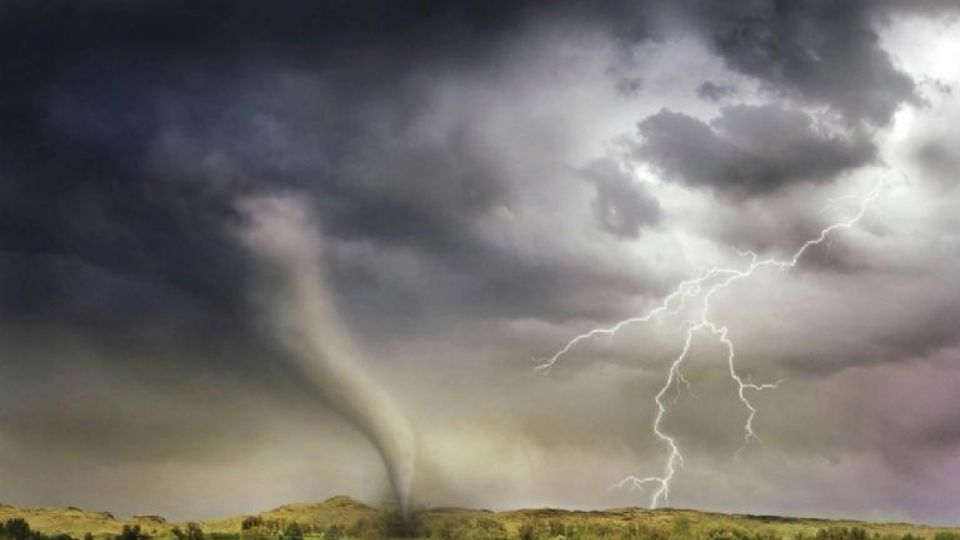 El clima para este lunes prevé la formación de estos tubos de aire, además de lluvias intensas en el noroeste del país.