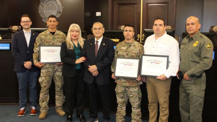 Reconocen en Laredo a elementos de la Patrulla Fronteriza y a civil que salvaron a mujer de tiburón