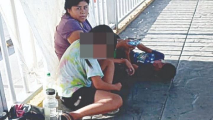 Niños en riesgo; los obligan a trabajar en cruce peatonal del Puente Internacional 1