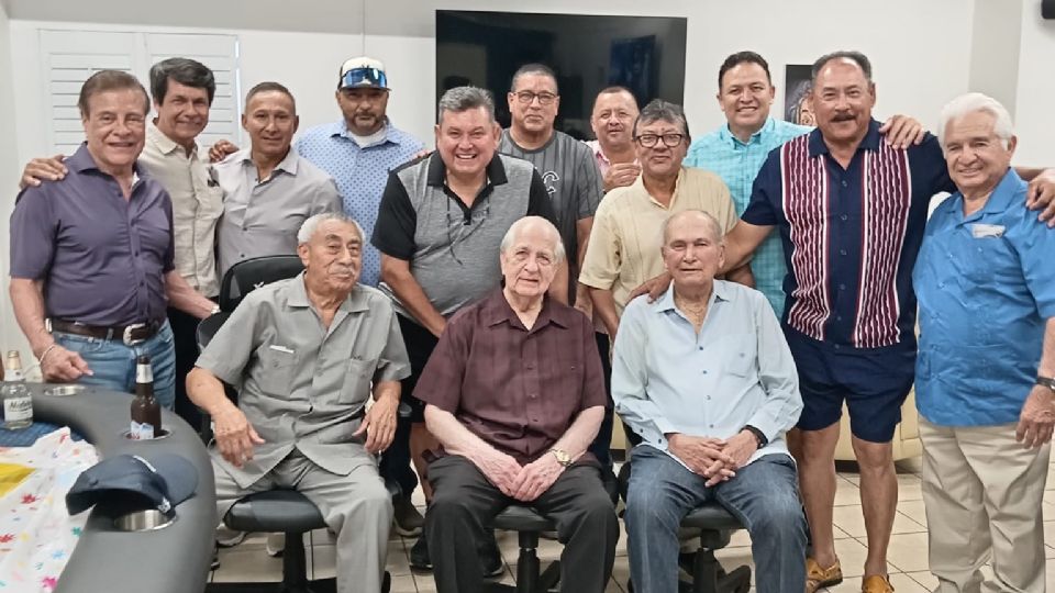 Integrantes del Laredo Sport Asociation homenajearon a Cuauhtémoc 'Chito' Rodríguez