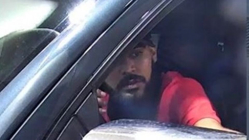 Este hombre es buscado por robo de camioneta
