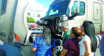 Serán 10 mujeres choferes de tráiler