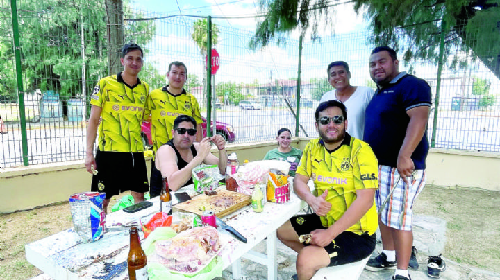 Disfrutan el Parque Viveros durante vacaciones en Nuevo Laredo