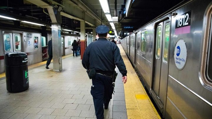 Peligroso atentado: Mujer avienta a 2 mexicanas a las vías del tren en Nueva York
