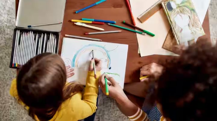 ¿Cuánto gana una niñera en Estados Unidos?; sorpréndete del salario de una 'babysitter'