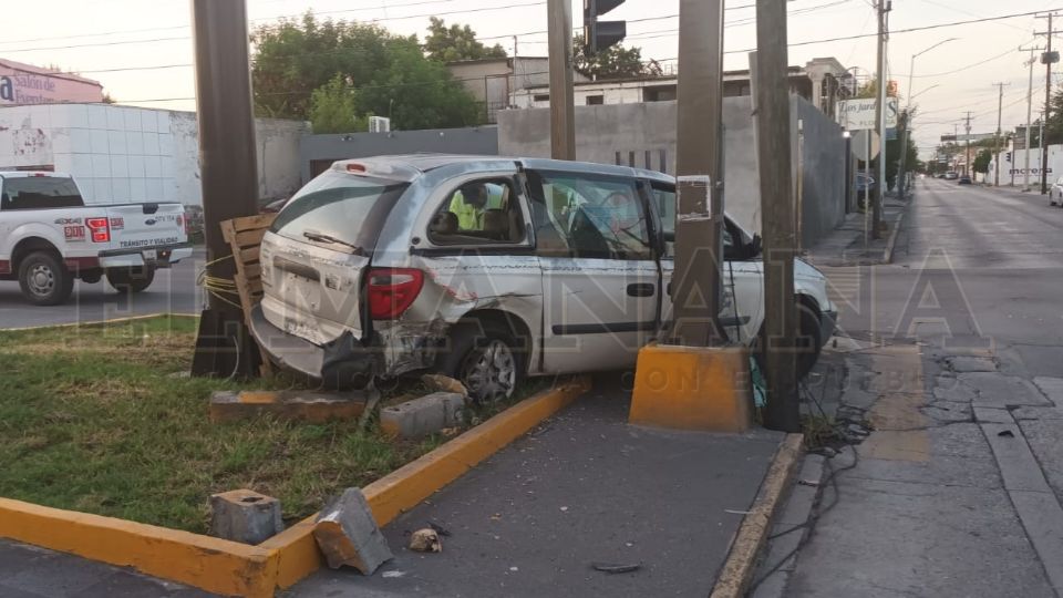 El incidente, presuntamente cometido por un hombre en estado de ebriedad, fue solapado por su compañera de viaje, quien indicó ser la conductora