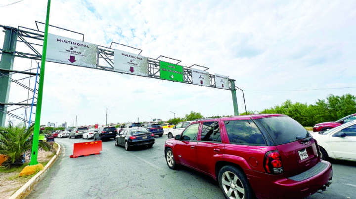 Trae asueto megafilas a Puente Internacional II de Nuevo Laredo