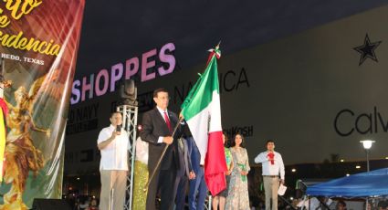 Mexicanos celebran el Día de Independencia en los Outlets de Laredo