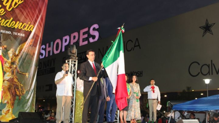 Mexicanos celebran el Día de Independencia en los Outlets de Laredo