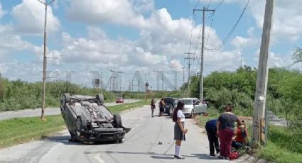 Mujer resulta lesionada en choque-volcadura de la Colonia Palmares