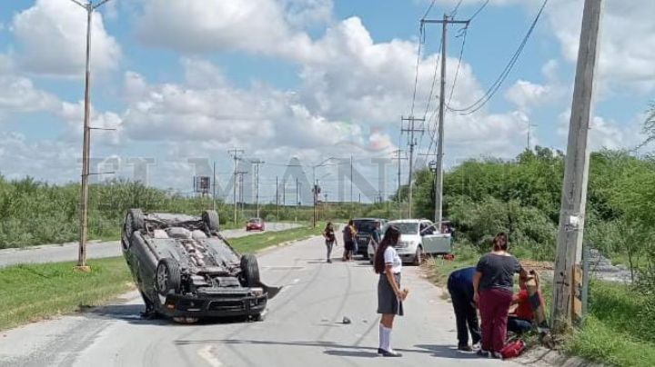 Mujer resulta lesionada en choque-volcadura de la Colonia Palmares