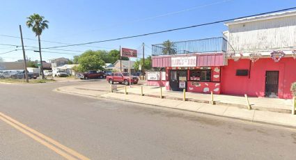 Hombre volcó frente a puesto de barbacoa en Laredo: quedó atrapado