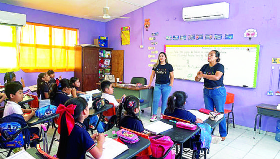 Crea maestra de Nuevo Laredo materia de Lenguaje de Señas