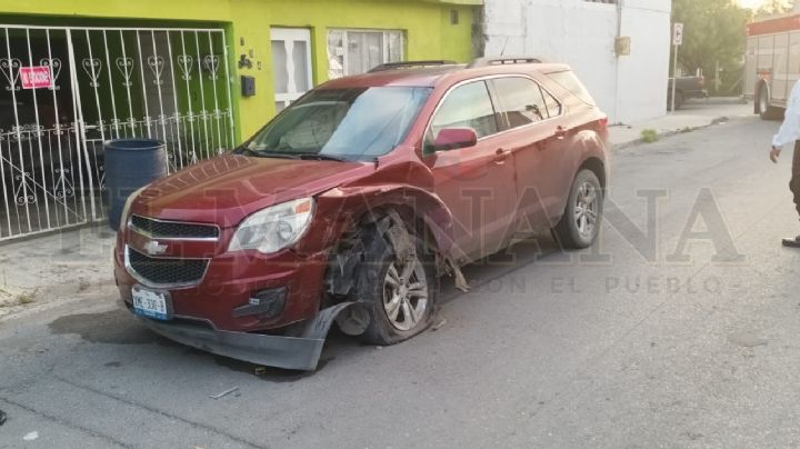 Mujer sufre aparatoso accidente en la Colonia Viveros; a la causante no le ocurrió nada