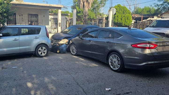 Mujer borracha causa aparatoso accidente en el crucero Antonio Medina; dañó 2 autos