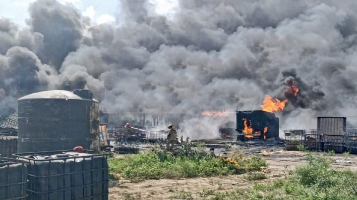 Se registra megaincendio de contenedores en Salinas Victoria, Nuevo León