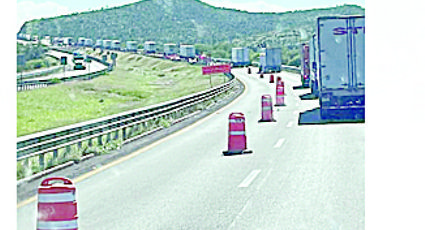 Caos en la autopista y filas en el Puente III