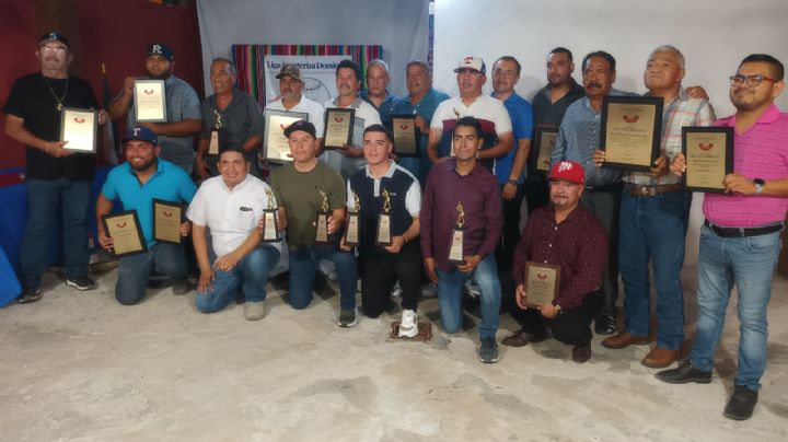 Reconocen a lo mejor en la Liga Fronteriza Dominical de Softball