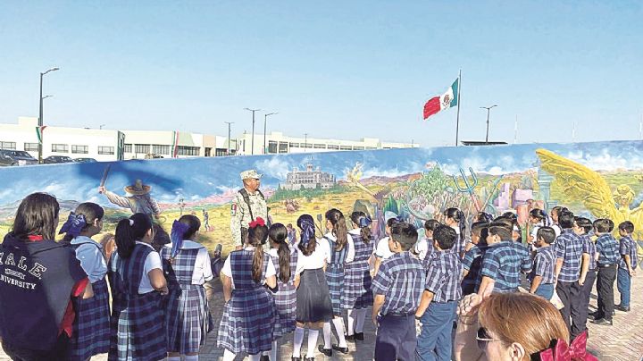 Recorren alumnos el Décimo Sexto Regimiento de Caballería Motorizado