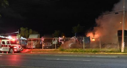 Arden cuatro tráileres en Carretera Nacional de Nuevo Laredo; ¿qué ocurrió?