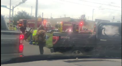 Aparatoso choque en Laredo deja a 3 personas lesionadas; fueron trasladadas al hospital | VIDEO