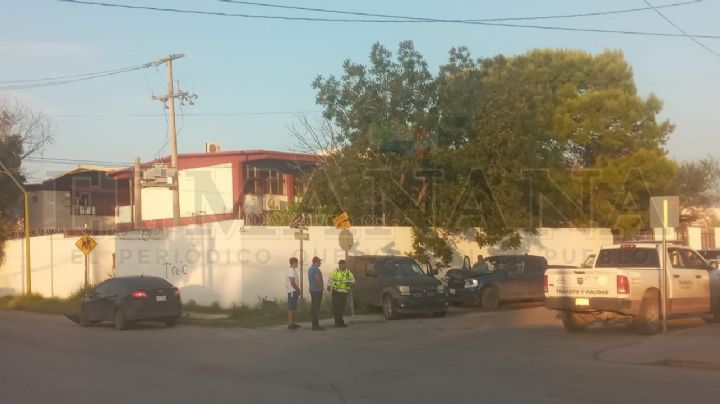 Aparatoso accidente en la Colonia Infonavit deja 3 vehículos dañados