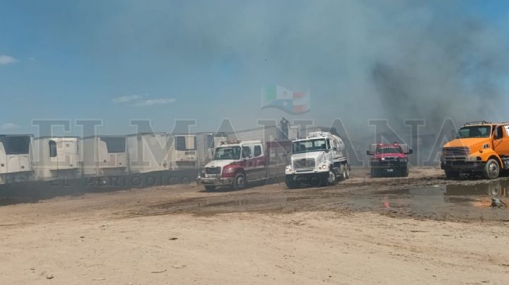 Se quema la pollera del kilómetro 12; bomberos de Nuevo Laredo controlaron el fuego