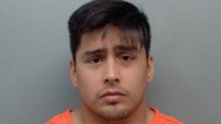 Arrestan a ex alguacil del Condado de Webb en Laredo; de esto es acusado