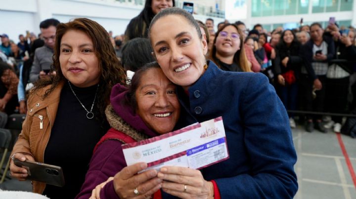 Sheinbaum comienza entrega de tarjetas de la Pensión Mujeres Bienestar