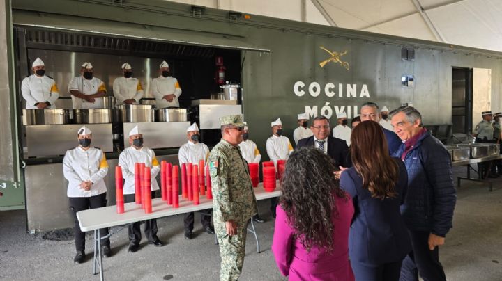 Visita gobernador de Tamaulipas albergue para repatriados en Nuevo Laredo