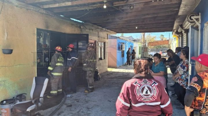 Arde pequeño departamento en la Colonia Solidaridad; vecinos intentaron sofocar las llamas