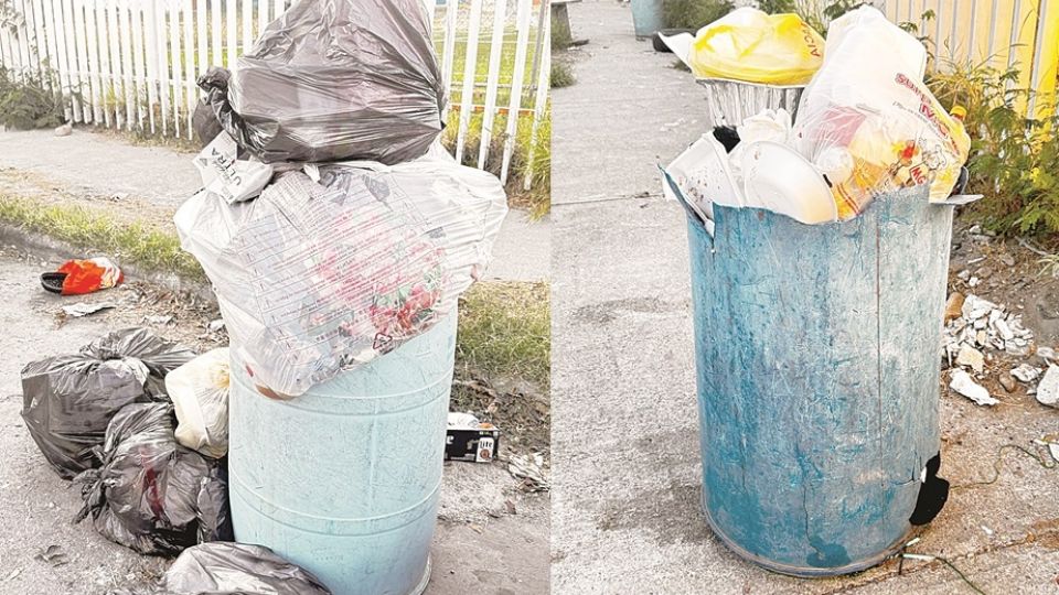 Las bolsas con basura se ven por montones afuera de las viviendas.