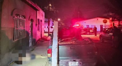 Hombre semidesnudo es ejecutado a tiros en el rostro; cayó muerto en plena banqueta