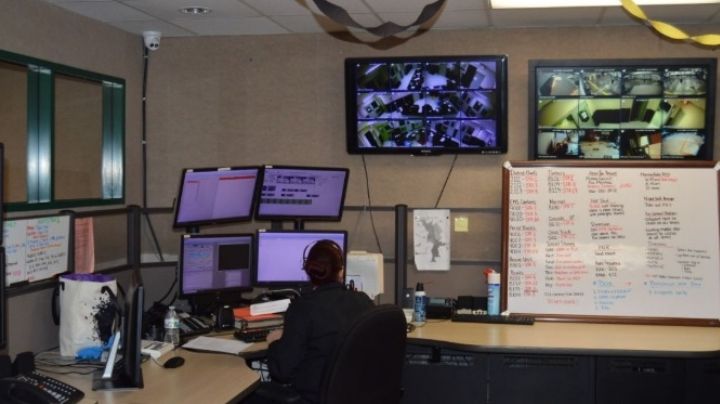 En Laredo, hombre llama ocho veces al 911 solo para amenazar al personal; es detenido