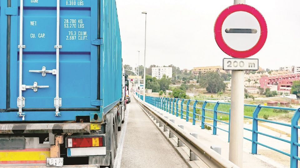 Van contra el huachicol.