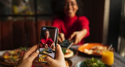 ¿Por qué las personas suben fotos de lo que comen a las redes sociales?