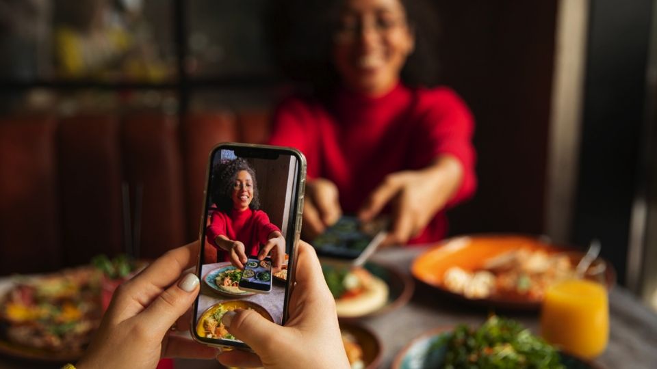 Primero la 'selfie', después la comida.