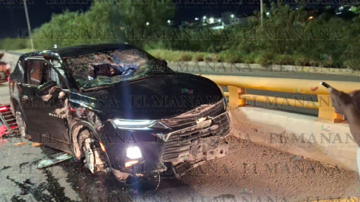 Choca brutalmente camioneta sobre el Puente de Los Aguacates; conductor abandonó la unidad
