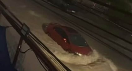 Hombre de 56 años muere atrapado al intentar cruzar calle inundada