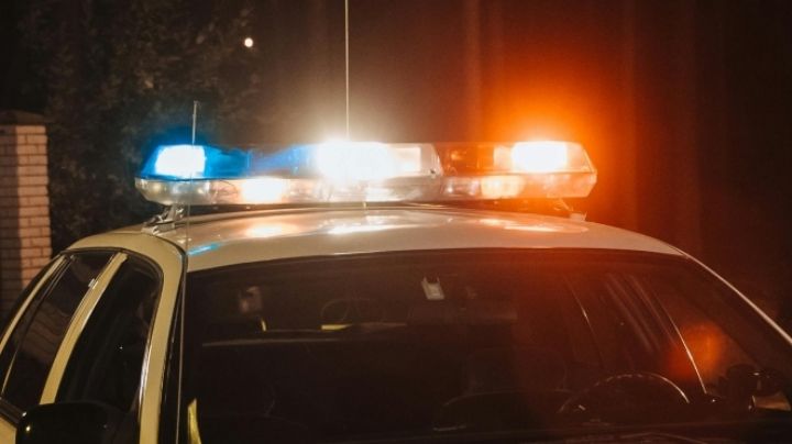 Laredo, Texas: chico de 17 años huye en Dodge Charger y choca contra camioneta estacionada; intentó escapar a pie