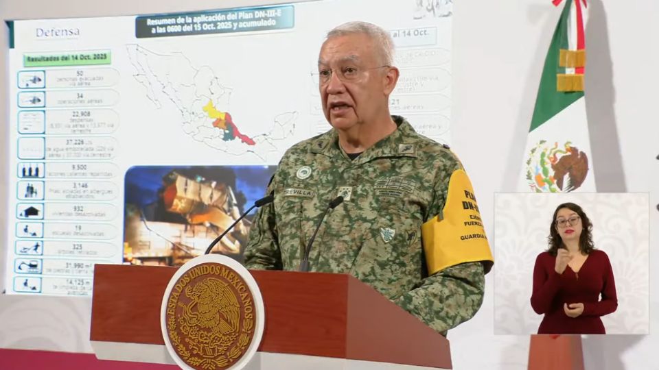 Ricardo Trevilla Trejo, titular de la Secretaría de la Defensa Nacional (Sedena), informó que se implementó el Plan DN-III-E en los cinco estados afectados
