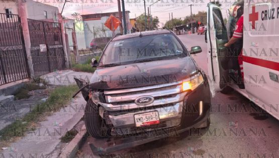 Fuerte accidente frente a la Escuela La Coronela deja a una joven lesionada en Nuevo Laredo
