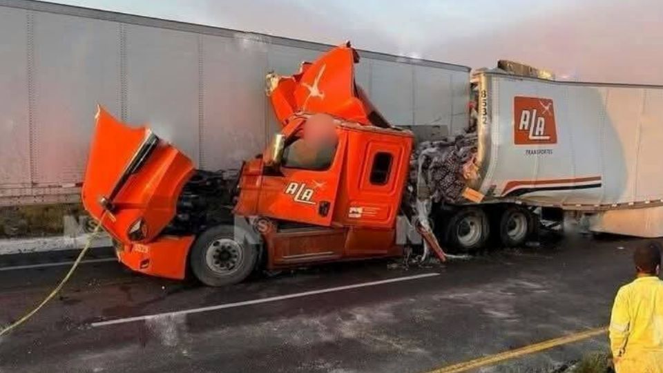 Muere trailero en autopista Torreón-Saltillo